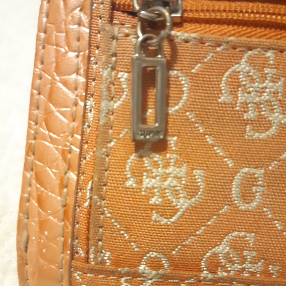 GUESS Wallet - Picture 4 of 4
